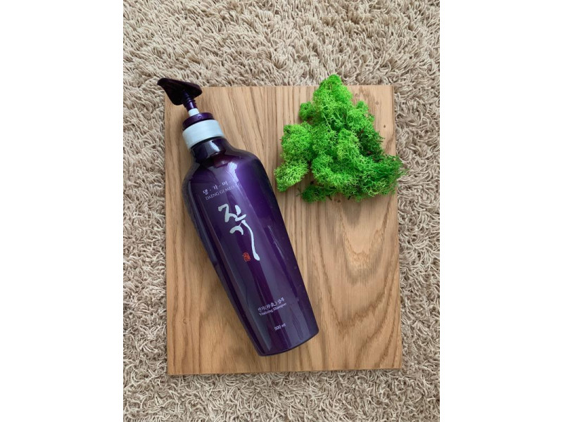 Регенеруючий шампунь от  выпадение волос Daeng Gi Meo Ri Vitalizing Shampoo 500 ml